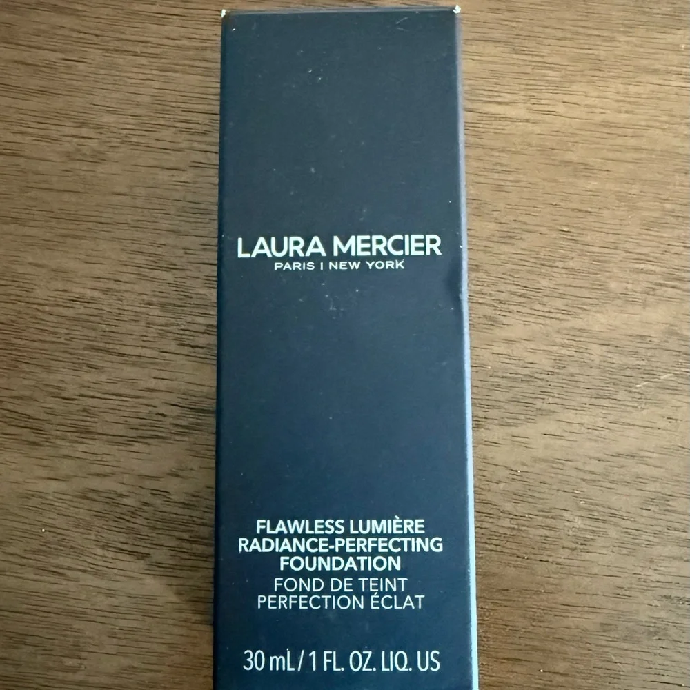 Laura Mercier Flawless Lumiere Radiance-Perfecting Foundation - Buff 3N1 - Picture 2 of 3